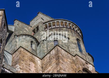 Besuch der Sacra di San Michele im Piemont Stockfoto