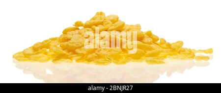 Getreideflocken oder Maisflocken auf weißem Hintergrund isoliert, Makro-Foto Stockfoto