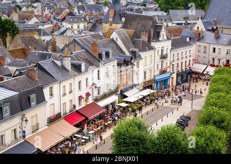 Mit Blick auf Place Michel Dedre in der Stadt Amboise im Loiretal, Indre-et-Loire, Frankreich Stockfoto