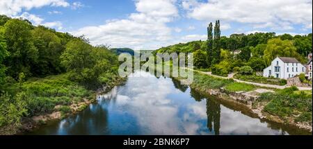 Brockweir, einst ein geschäftiges Flusshafens, liegt auf der englischen Seite des Flusses Wye. Gilpin und die Geburt des Tourismus. Stockfoto