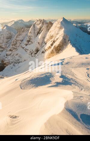 Eine Teallach im winterlichen Bedingungen im frühen Morgenlicht. Ullapool, Highlands von Schottland, UK, Januar 2016. Stockfoto