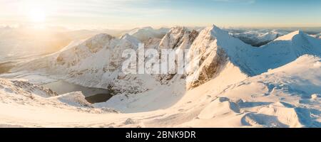 Panoramablick auf eine Teallach im Winter. Ullapool, Highlands von Schottland, UK, Januar 2016. Stockfoto