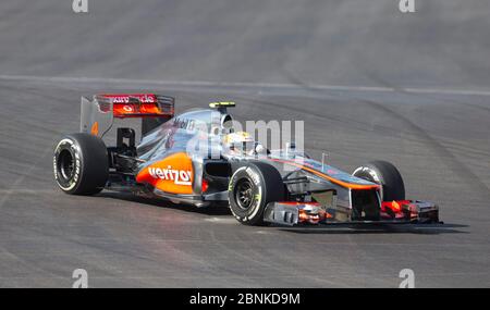 Austin Texas, USA, 18. November 2012: Der Formel-1-Rennfahrer Lewis Hamilton fährt während der ersten Runden des ersten US-Grand Prix auf der 3,2 km langen Rennstrecke Circuit of the Americas außerhalb von Austin durch Kurve eins. Hamilton hat das Ereignis gewonnen. ©Bob Daemmrich Stockfoto