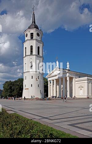 Baltikum, Litauen, Vilnius, Litauen, Kathedralenplatz, Arkikatedros aikste, St. Stanislaus Kathedrale, Glockenturm Stockfoto