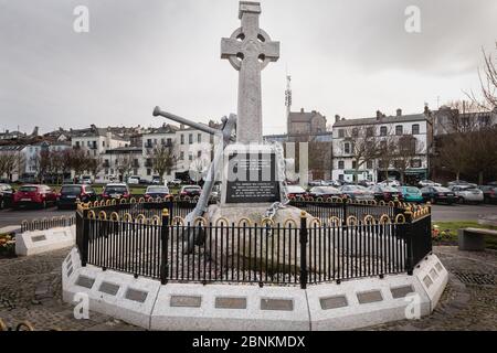 Howth bei Dublin, Irland - 15. Februar 2019: Ansicht des Denkmals wurde von der Howth Fishermans Association errichtet und erinnert an das Leben aller Stockfoto