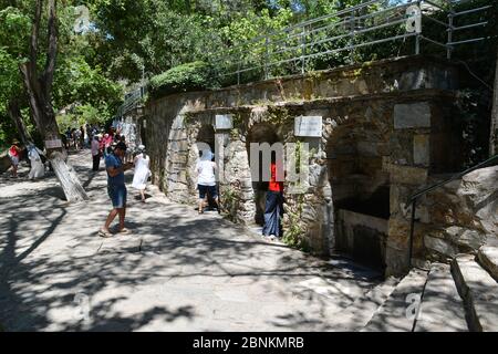 TÜRKEI, SELCUK, EPHESUS - 16. AUGUST 2017: Brunnen des Heiligen Wassers im Haus der Jungfrau Maria (Meryemana) Stockfoto