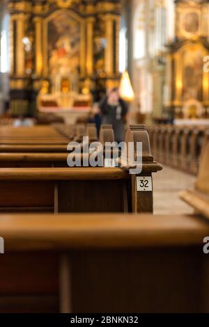 Kircheninnenraum, Bänke, Papstbasilika St. Anna, Altötting, Bayern, Deutschland Stockfoto