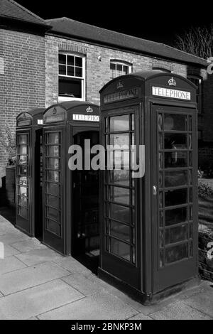 Red Phone Boxes, Maeldune Heritage Centre, St Peters Church, Maldon Town, Essex County, England, Großbritannien Stockfoto