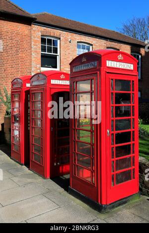 Red Phone Boxes, Maeldune Heritage Centre, St Peters Church, Maldon Town, Essex County, England, Großbritannien Stockfoto