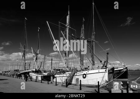 Blick über die Themse Segelschiffe am Hythe Quay, River Chelmer, Maldon Town, Essex County, England, Großbritannien Stockfoto