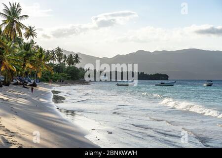 Karibik, große Antillen, Dominikanische Republik, Samaná, Las Galeras, Sonnenuntergang am Strand Playa Grande in Las Galeras Stockfoto