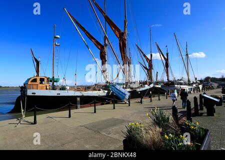 Blick über die Themse Segelschiffe am Hythe Quay, River Chelmer, Maldon Town, Essex County, England, Großbritannien Stockfoto