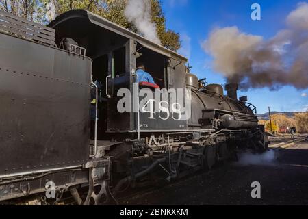 Lokomotiven bereit für den Einsatz am Bahnhof Chama der Cumbres & Toltec Scenic Railroad in Chama, New Mexico, USA [Keine Modellfreigabe; erhältlich für ed Stockfoto