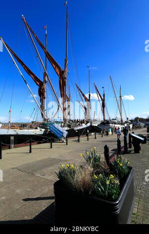 Blick über die Themse Segelschiffe am Hythe Quay, River Chelmer, Maldon Town, Essex County, England, Großbritannien Stockfoto