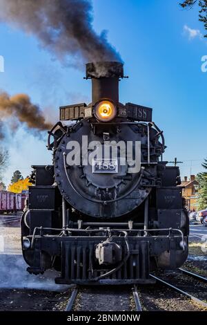 Lokomotiven bereit für den Einsatz am Bahnhof Chama der Cumbres & Toltec Scenic Railroad in Chama, New Mexico, USA Stockfoto