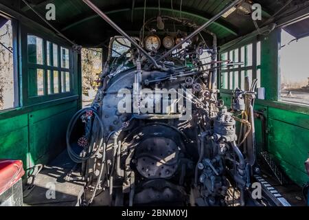 Kabine der Dampflokomotive bereit für einen Einsatz am Bahnhof Chama der Cumbres & Toltec Scenic Railroad in Chama, New Mexico, USA Stockfoto