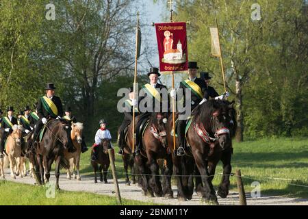 Der Blutritt (das Recht des Blutes) ist die größte europäische Prozession mit etwa 3,000 Fahrern, Weingarten, Baden-Württemberg, Deutschland. Mai. Stockfoto