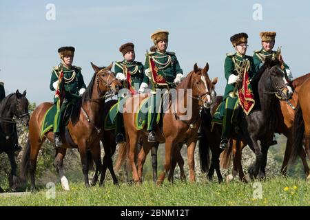 Reiter am Blutritt (das Recht des Blutes) der größte europäische Umzug mit rund 3,000 Reitern, Weingarten, Baden-Württemberg, Deutschland. Mai Stockfoto