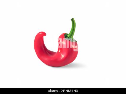 Hässlich geformtes Bio-Gemüse. Deformierte homegrown Paprika isoliert auf weißem Hintergrund. Stockfoto