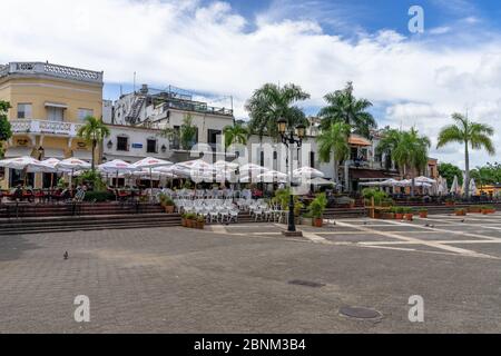 Karibik, große Antillen, Dominikanische Republik, Santo Domingo, Kolonialzone, Blick auf die Restaurants an der Plaza de España Stockfoto