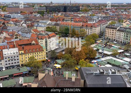 Europa, Deutschland, Bayern, München, Blick vom Kirchturm der Peterskirche auf den Viktualienmarkt Stockfoto