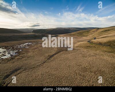 Hochland Decke an einer wasserscheide zwischen dem Fluss Elan System und der ystwyth System, die nach Westen fließen, Rhayader, Wales, UK April Stockfoto