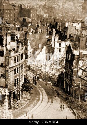 WWII - EIN gedrucktes Bild vom März 1941 zeigt den Zweiten Weltkrieg ein historisches Foto von einigen der Zerstörung in Plymouth, England nach dem Luftwaffenangriff im März 1941 Stockfoto