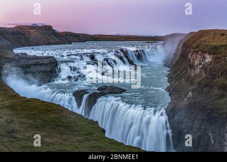 Europa, Island, Südisland, Gulfoss im Abendlicht Stockfoto