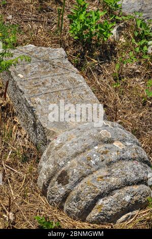 Alte verlassene Friedhof in Montenegro Stockfoto