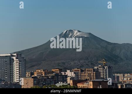 Mount Ararat, Blick von der Yerevan Cascade. Armenien Stockfoto