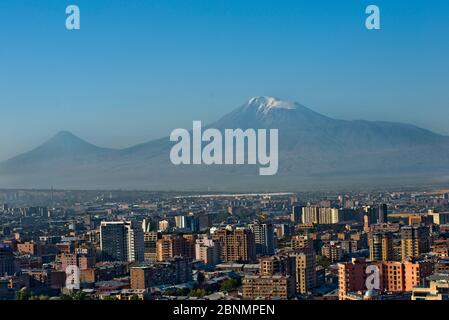 Mount Ararat, Blick von der Yerevan Cascade. Armenien Stockfoto