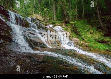 Wanderung zu den Rißloch Wasserfällen im Bayerischen Wald bei Bodenmais Niederbayern Deutschland Stockfoto