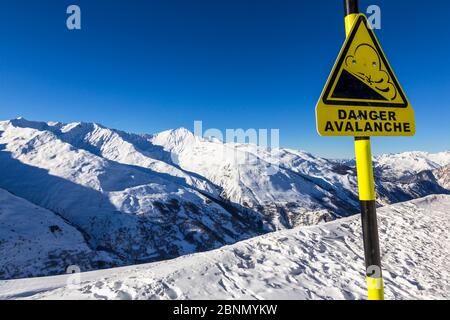 Melden Sie sich über die hohen Lawinengefahr in Valloire Skigebiet, Abt. der Savoie in den Französischen Alpen. Maurienne Tal. Der Savoie. Frankreich. Stockfoto