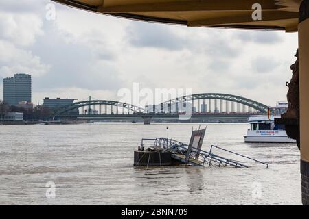 Hochwasser, Rhein, Schiffsanlegestelle, Köln, Nordrhein-Westfalen, Deutschland, Europa Stockfoto