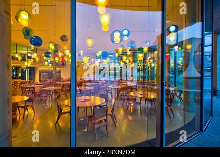 Paul Löbe Haus, Regen, Reflexion, blaue Stunde, Abenddämmerung, Abend, Bundestag, Regierungsbezirk, Berlin, Deutschland Stockfoto