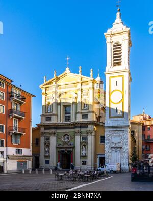 Schöne Kathedrale (Kathedrale von Saint Reparata) in der Altstadt von Nizza. Nizza, Frankreich, Januar 2020 Stockfoto