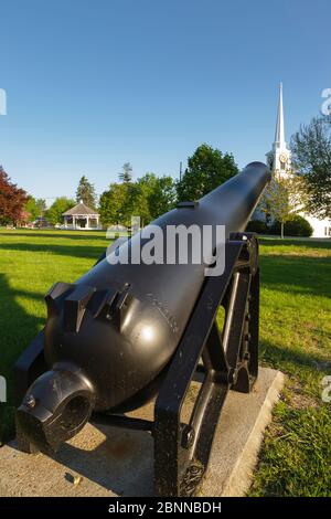 Alte Artillerie am Town Common in Hampton Falls, New Hampshire. Stockfoto