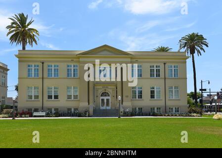 ORANGE, KALIFORNIEN - 14. MAI 2020: Smith Hall auf dem Campus der Chapman University. Stockfoto