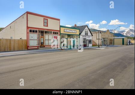 Coleman, Alberta, Kanada, 14. Mai 2020 - eine Straße mit alten Gebäuden im Stadtzentrum der Gemeinde Crowsnest Stockfoto