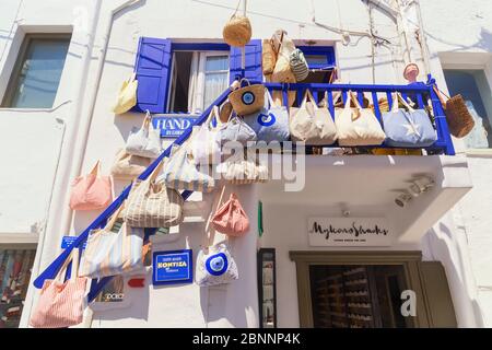 Taschen zu verkaufen, Mykonos Stadt, Mykonos, Kykladen Inseln, Griechenland Stockfoto