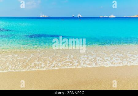 Platis Gialos Strand, Mykonos, Kykladen Inseln, Griechenland Stockfoto