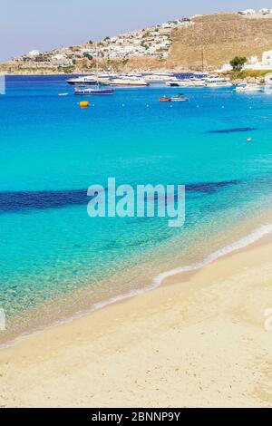 Platis Gialos Strand, Mykonos, Kykladen Inseln, Griechenland Stockfoto