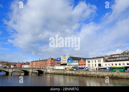 St. Patrick's Quay am Fluss Lee, Cork City, Grafschaft Cork, Münster, Irland, Europa Stockfoto