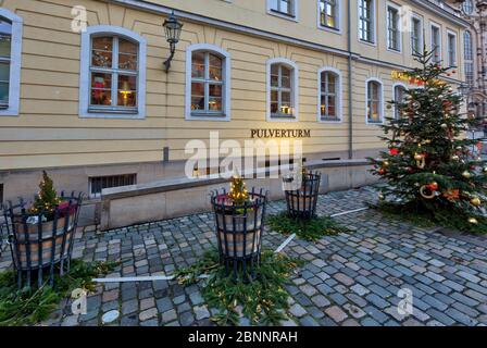 Pulverturm, Coselpalais, Restaurant & Grand Café, Frauenkirche, Fassade, beleuchtet, Dresden, Sachsen, Deutschland, Europa, Stockfoto