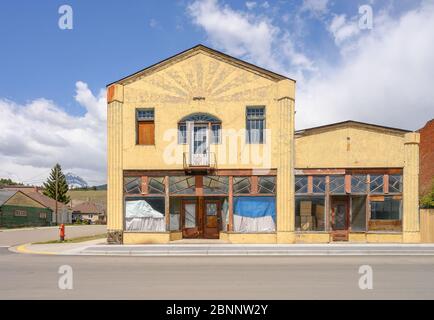 Ein verlassene Gebäude in der Innenstadt von Coleman in der Crownest Gemeinde in Alberta Stockfoto