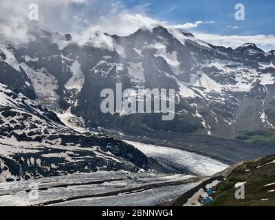 Schnee, Eis, Gletscher, Berge, Berggipfel, Wolken, Himmel, Nachmittagsstimmung, Steine, Sommer Stockfoto