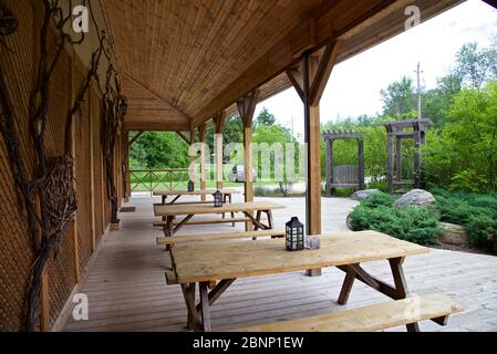 Orangeville, Ontario / Kanada - 09. Juli 2017: Holland Marsh Weingüter - Blick auf den Weinberg im Patio Restaurant Stockfoto