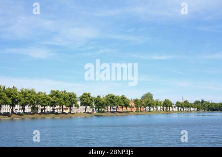 Alte Wohngebäude am Pfaffenteich, Panoramablick, Schwerin, Mecklenburg-Vorpommern, Deutschland, Europa Stockfoto