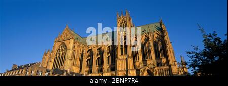 Panorama-Blick aus flaem Winkel auf die Kathedrale von Metz. Metz, Frankreich Stockfoto