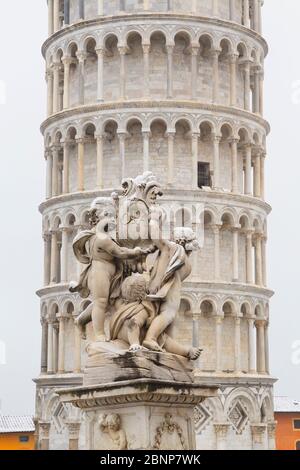 Schiefe Turm von einem leichten Schneefall, Pisa, Toskana, Italien, Europa Stockfoto